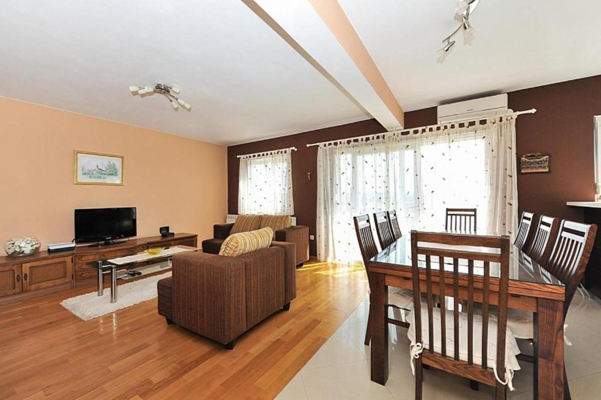 פוסדריה Veliki Apartman Petra מראה חיצוני תמונה